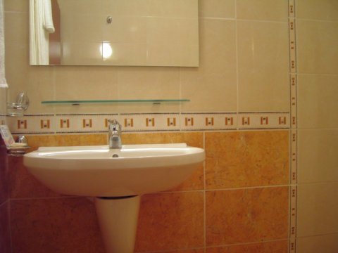 Хотел/Ресторант 1000 m², с.Равда, България