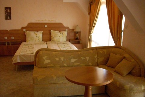 Хотел/Ресторант 1000 m², с.Равда, България