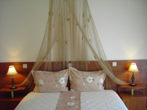 Хотел/Ресторант 1000 m², с.Равда, България