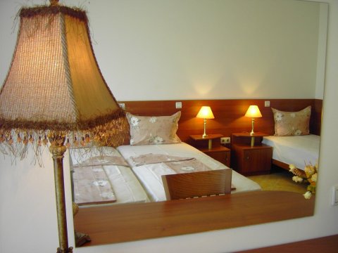 Хотел/Ресторант 1000 m², с.Равда, България