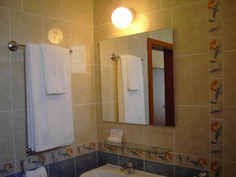 Хотел/Ресторант 1000 m², с.Равда, България