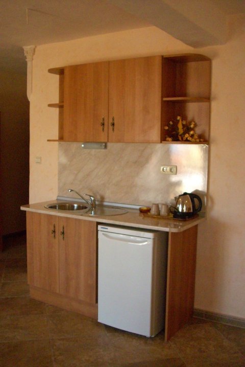 Хотел/Ресторант 1000 m², с.Равда, България