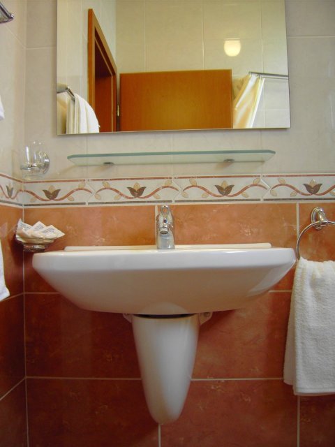 Хотел/Ресторант 1000 m², с.Равда, България