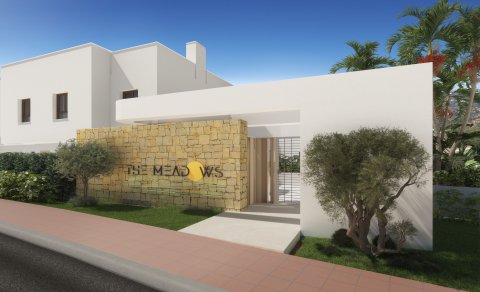 Exclusive townhouses → 150 m from golf, private terraces → La Cala de Mijas
