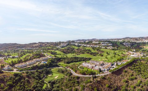 Exclusive townhouses → 150 m from golf, private terraces → La Cala de Mijas