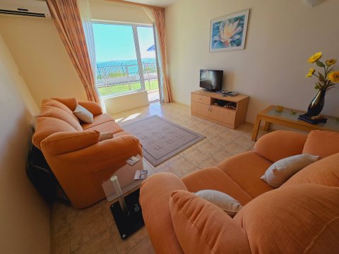 Elegant apartment with luxurious sea view on the first line in Sveti Vlas