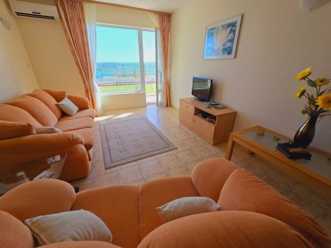 Elegant apartment with luxurious sea view on the first line in Sveti Vlas