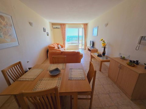 Elegant apartment with luxurious sea view on the first line in Sveti Vlas