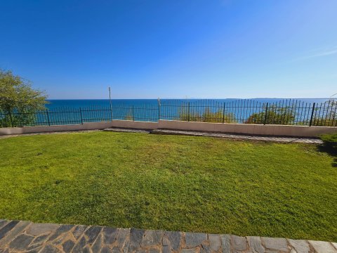 Elegant apartment with luxurious sea view on the first line in Sveti Vlas