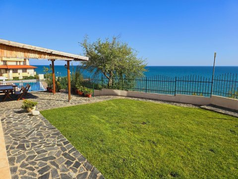 Elegant apartment with luxurious sea view on the first line in Sveti Vlas