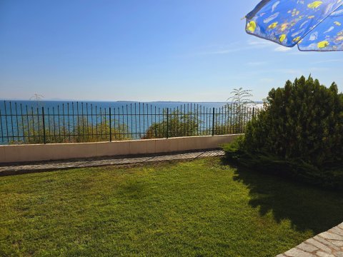 Elegant apartment with luxurious sea view on the first line in Sveti Vlas