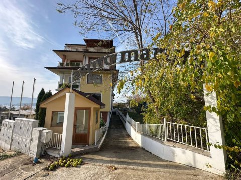 Flat 3 rooms 88 m², Byala, Byala, Bulgaria