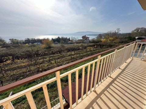 Flat 3 rooms 88 m², Byala, Byala, Bulgaria