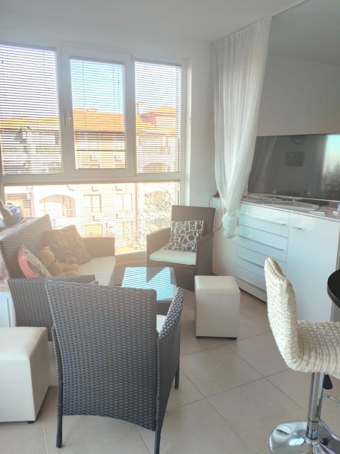 Просторная полностью меблированная студия в Равде - без платы за обслуживание!