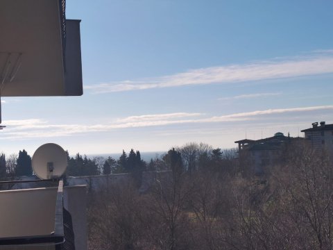 Просторная полностью меблированная студия в Равде - без платы за обслуживание!