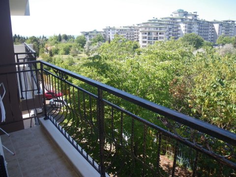 Просторная полностью меблированная студия в Равде - без платы за обслуживание!