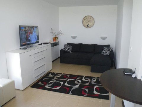 Просторная полностью меблированная студия в Равде - без платы за обслуживание!