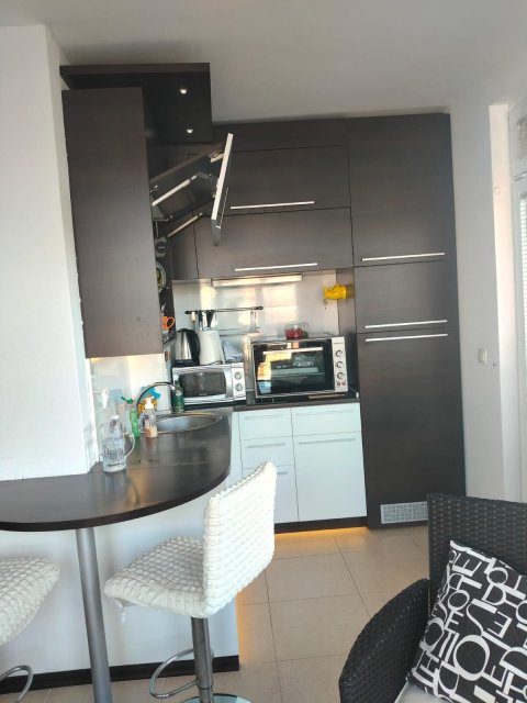 Просторная полностью меблированная студия в Равде - без платы за обслуживание!