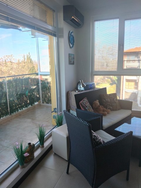 Просторная полностью меблированная студия в Равде - без платы за обслуживание!