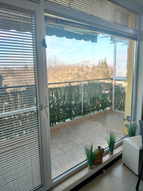 Просторная полностью меблированная студия в Равде - без платы за обслуживание!