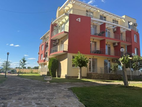 Продава се обзаведено студио в комплекс Sunny Day 5, Слънчев Бряг (близо до с. Тънково)