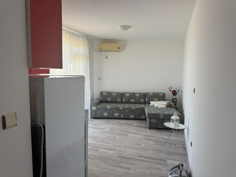 Продава се обзаведено студио в комплекс Sunny Day 5, Слънчев Бряг (близо до с. Тънково)