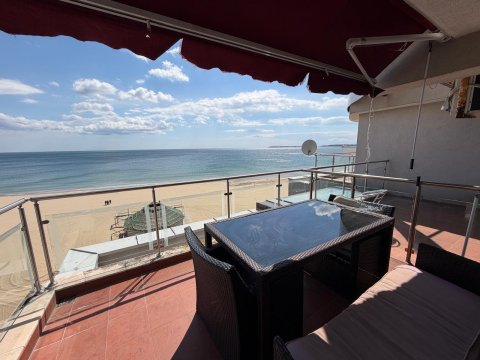 We offer a large one-bedroom apartment in Sunny Beach with sea views!