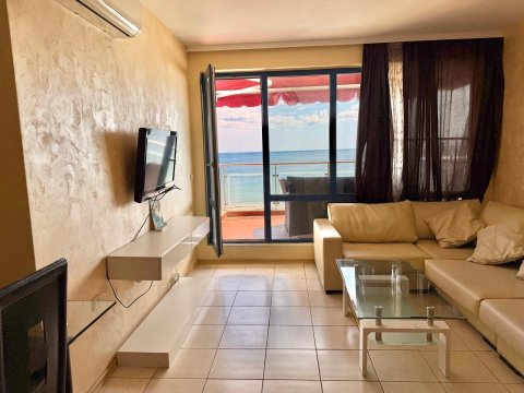 We offer a large one-bedroom apartment in Sunny Beach with sea views!