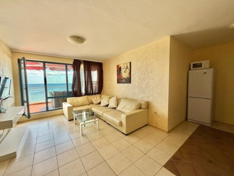 We offer a large one-bedroom apartment in Sunny Beach with sea views!