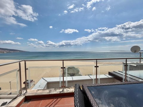 We offer a large one-bedroom apartment in Sunny Beach with sea views!