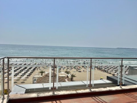 We offer a large one-bedroom apartment in Sunny Beach with sea views!