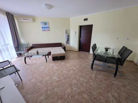 Two-room apartment with pool view in Ravda