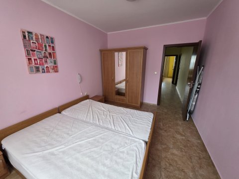 Two-room apartment with pool view in Ravda