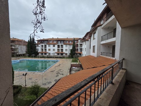 Two-room apartment with pool view in Ravda