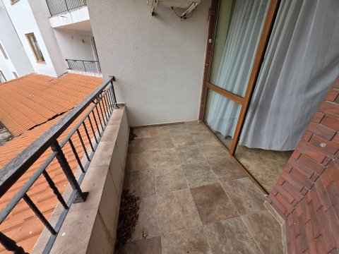 Two-room apartment with pool view in Ravda