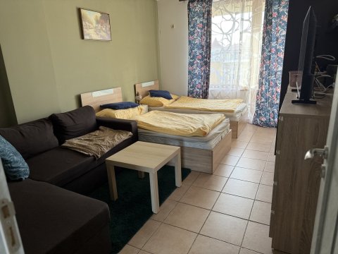Просторная квартира с двумя спальнями и двумя террасами в комплексе «Летние мечты», в отличном месте, на Солнечном Берегу.
