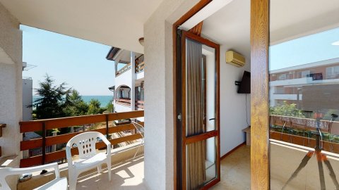 First row to the beach! Spacious two-bedroom apartment with sea view – Robinson Beach, in installments