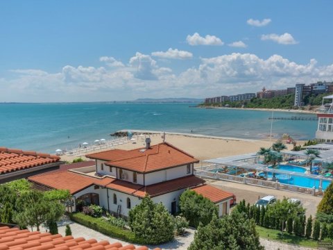 First row to the beach! Spacious two-bedroom apartment with sea view – Robinson Beach, in installments