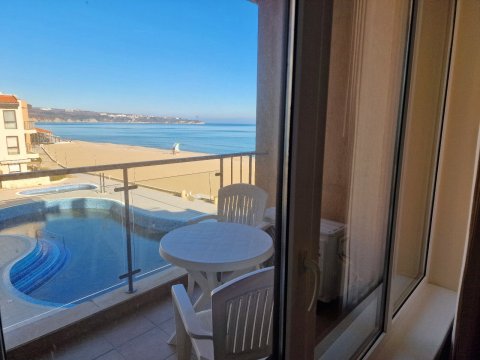 Spacious one-bedroom apartment with sea views in an exclusive first-line complex in Obzor, Bulgaria