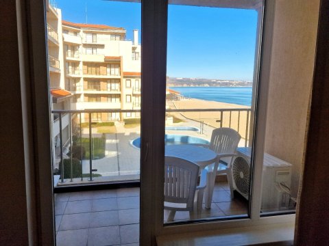 Spacious one-bedroom apartment with sea views in an exclusive first-line complex in Obzor, Bulgaria