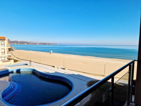 Spacious one-bedroom apartment with sea views in an exclusive first-line complex in Obzor, Bulgaria