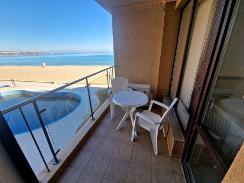 Spacious one-bedroom apartment with sea views in an exclusive first-line complex in Obzor, Bulgaria