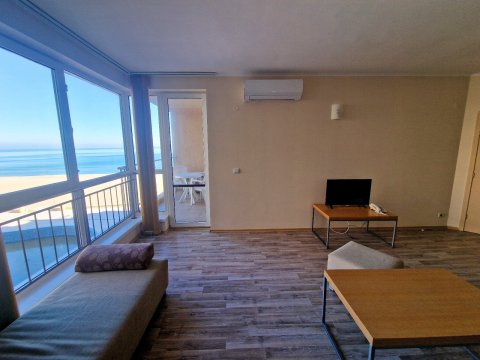 Spacious one-bedroom apartment with sea views in an exclusive first-line complex in Obzor, Bulgaria