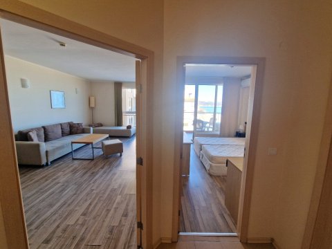 Spacious one-bedroom apartment with sea views in an exclusive first-line complex in Obzor, Bulgaria
