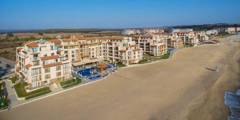 Spacious one-bedroom apartment with sea views in an exclusive first-line complex in Obzor, Bulgaria