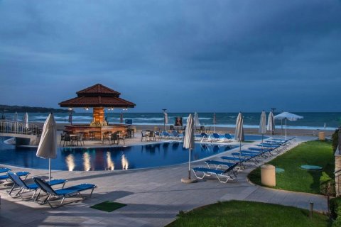 Spacious one-bedroom apartment with sea views in an exclusive first-line complex in Obzor, Bulgaria
