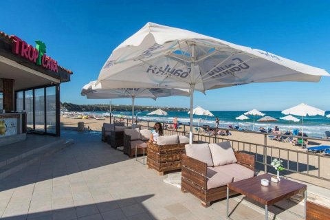 Spacious one-bedroom apartment with sea views in an exclusive first-line complex in Obzor, Bulgaria