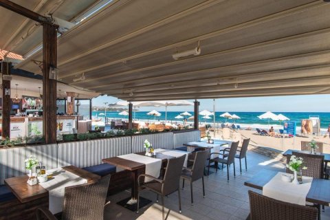 Spacious one-bedroom apartment with sea views in an exclusive first-line complex in Obzor, Bulgaria