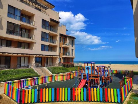 Spacious one-bedroom apartment with sea views in an exclusive first-line complex in Obzor, Bulgaria