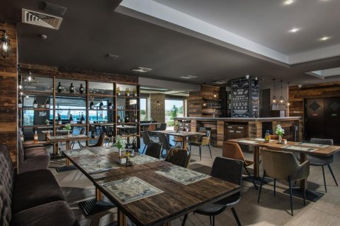 Spacious one-bedroom apartment with sea views in an exclusive first-line complex in Obzor, Bulgaria